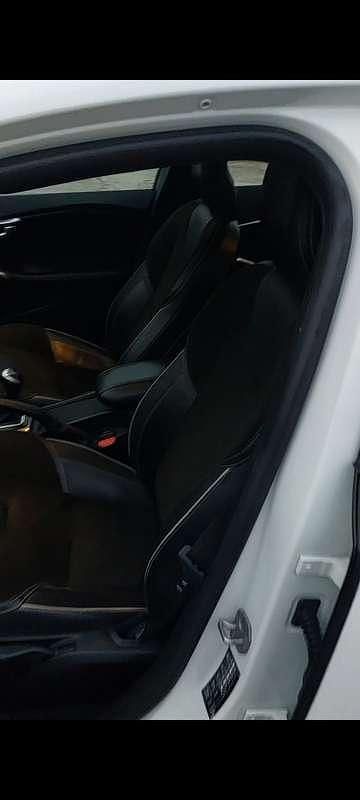 Usata Volvo V40 Kinetic 120 CV (88 kW) 2016 Berlina