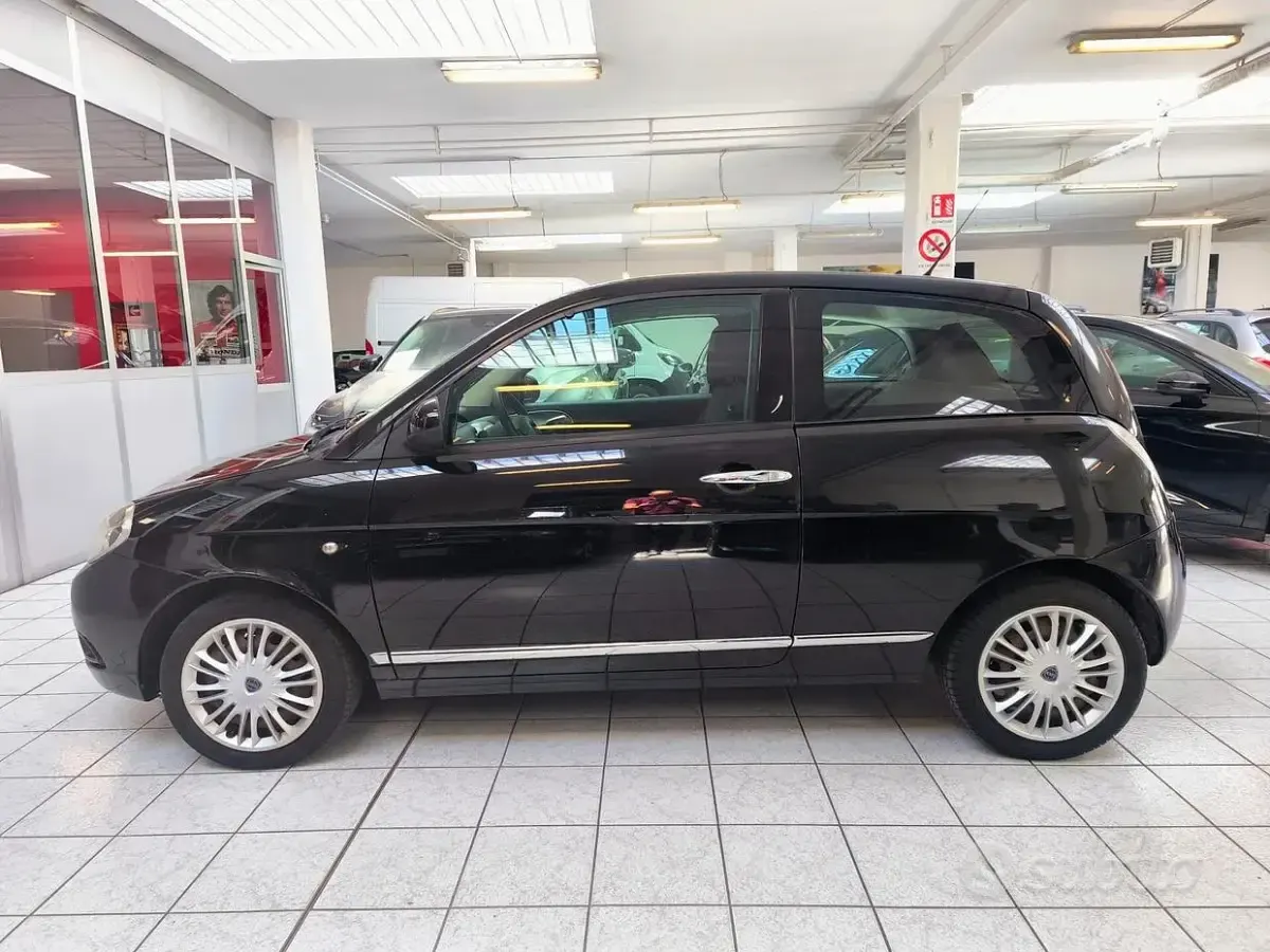 Usata Lancia Ypsilon 69 CV (50 kW) 2011 Nero Utilitaria