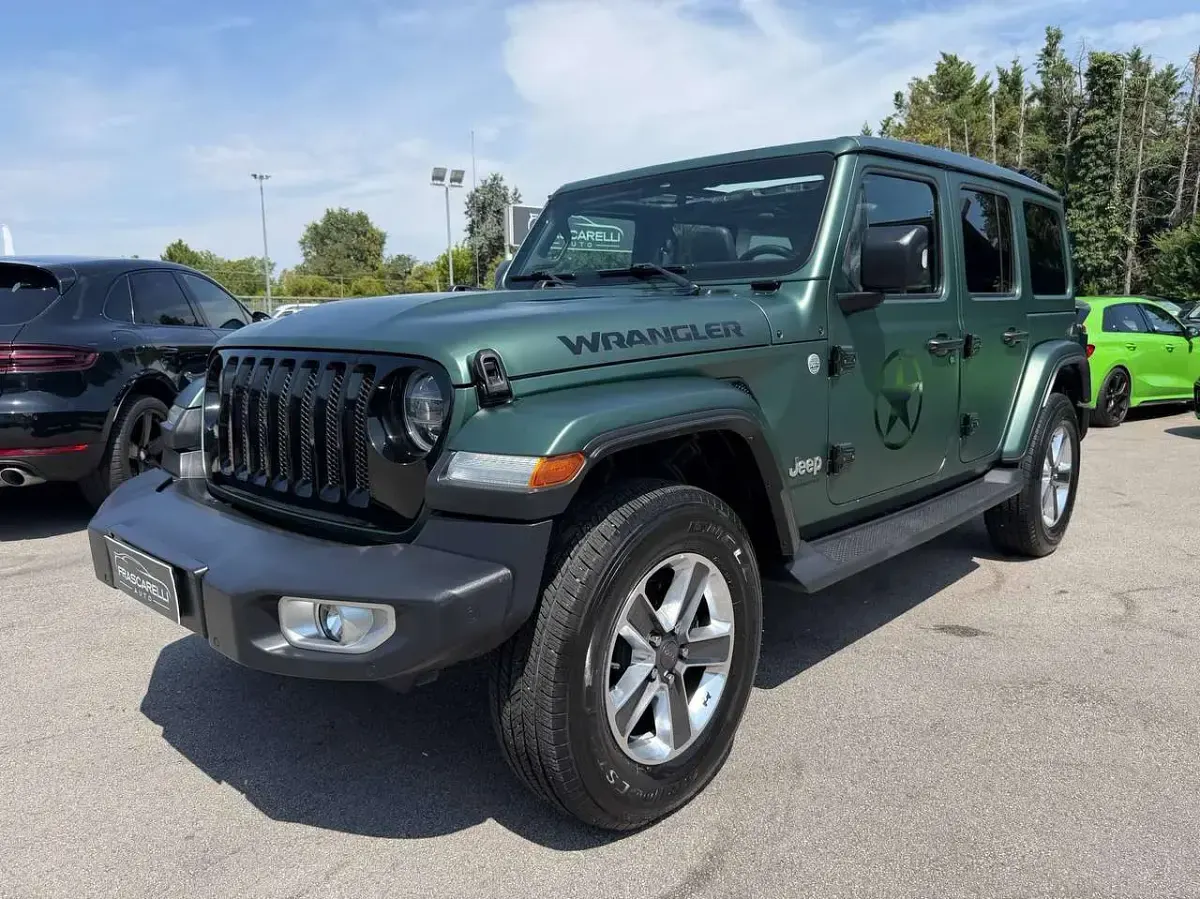 Usata Jeep Wrangler Unlimited Sahara 200 CV (147 kW) 2019 Verde opaco pellicolata SUV