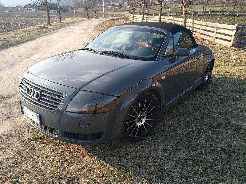Grigio Usata 1999 Audi TT Roadster Cabrio | 14.900 € (Buon prezzo) - Immagine 1/4