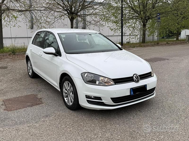Usata VW Golf VII Highline 105 CV (77 kW) 2014 Bianco Berlina