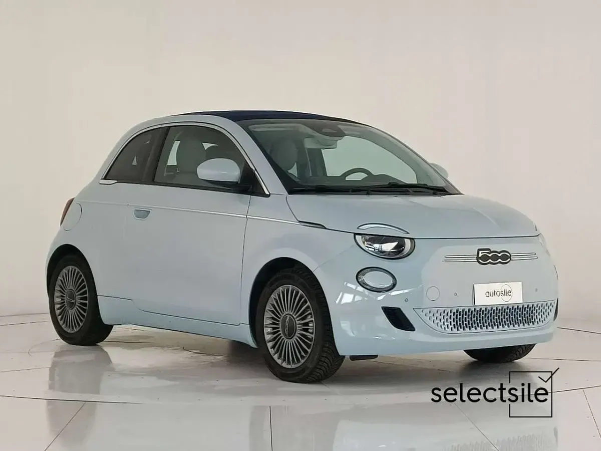 Usata Fiat 500e Icon 42 kW (58 CV) 2023 Celestial blue Cabrio