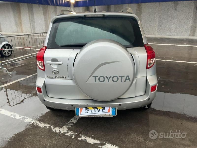 Usata Toyota RAV4 Sol 136 CV (100 kW) 2006 Grigio SUV