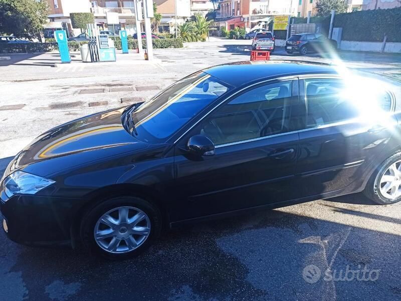 Usata 2008 Renault Laguna III Tre volumi | 2800 € - Immagine 1/4