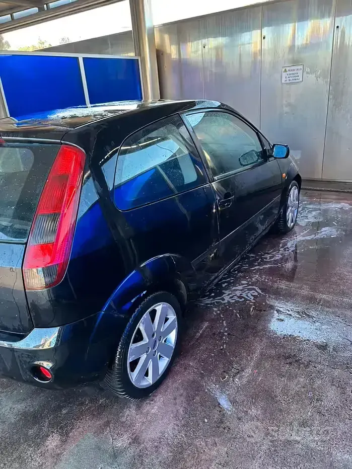 Second-hand Ford Fiesta 73 CP (53 kW) 2008 Negru Hatchback