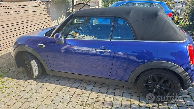 Usata Mini One Cabriolet 102 CV (75 kW) 2018 Blu Cabrio