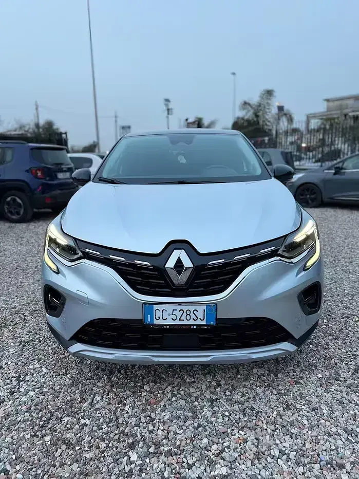 Usata Renault Captur 101 CV (74 kW) 2020 Grigio SUV
