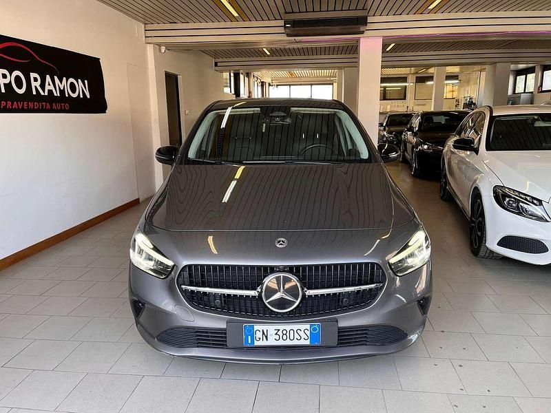 Usata Mercedes B180 Advanced Plus 116 CV (85 kW) 2023 Grigio montagna Monovolume