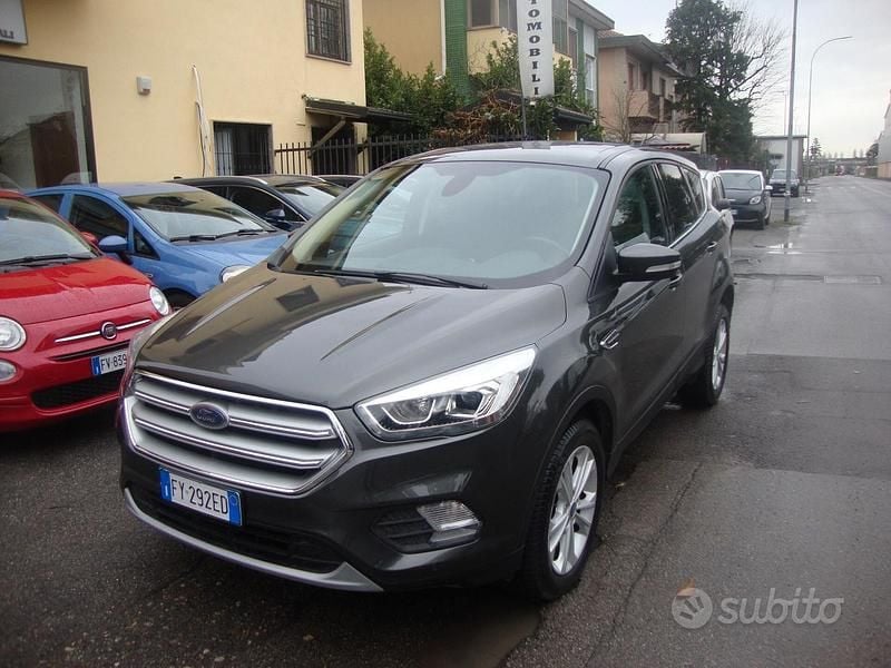 Usata Ford Kuga Titanium 120 CV (88 kW) 2019 Grigio SUV