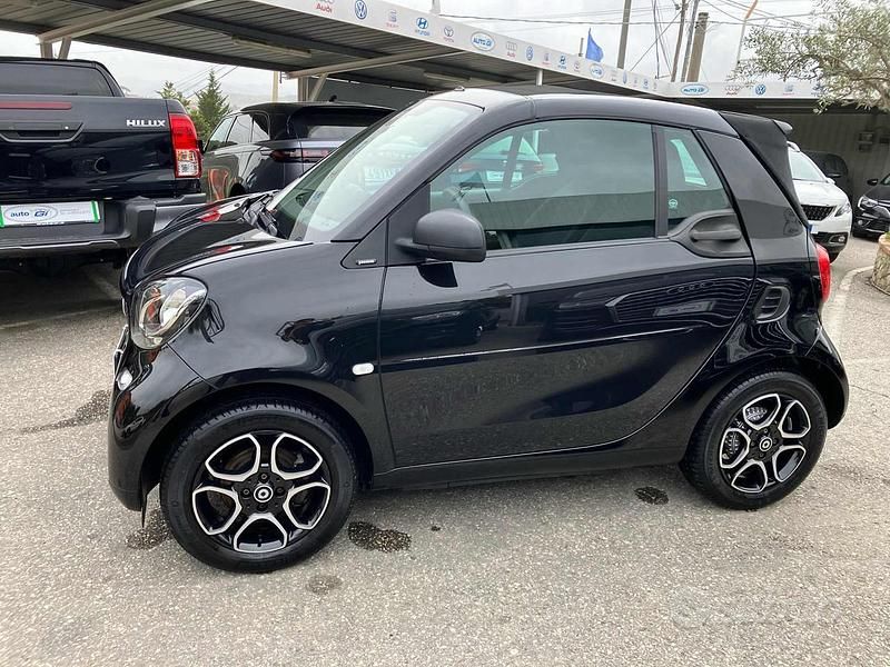 Usata Smart ForTwo Cabrio Passion 90 CV (66 kW) 2019 Nero pastello Cabrio
