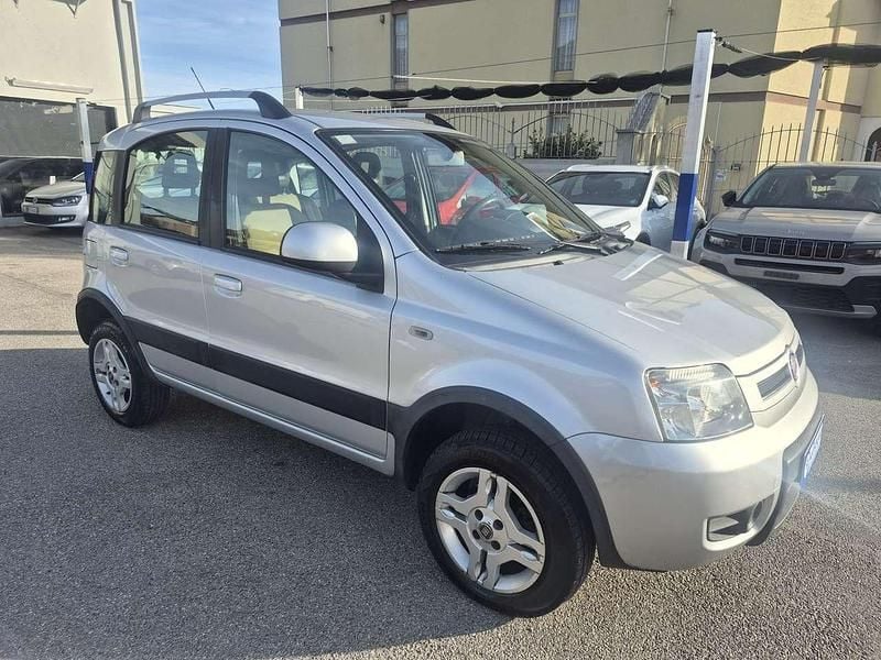 Usata Fiat Panda 4x4 75 CV (55 kW) 2011 Argento Utilitaria