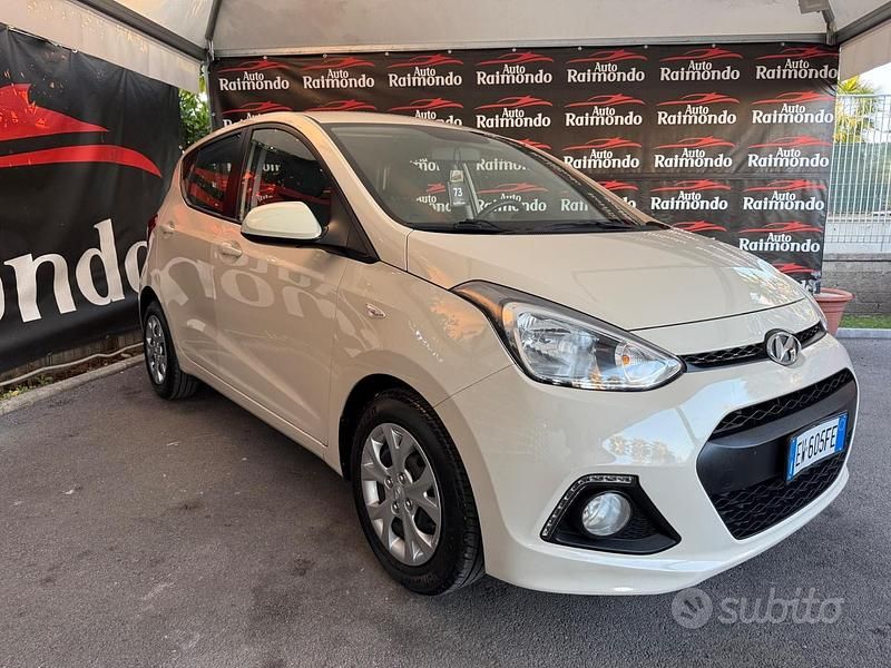 Usata Hyundai i10 69 CV (50 kW) 2014 Beige Utilitaria