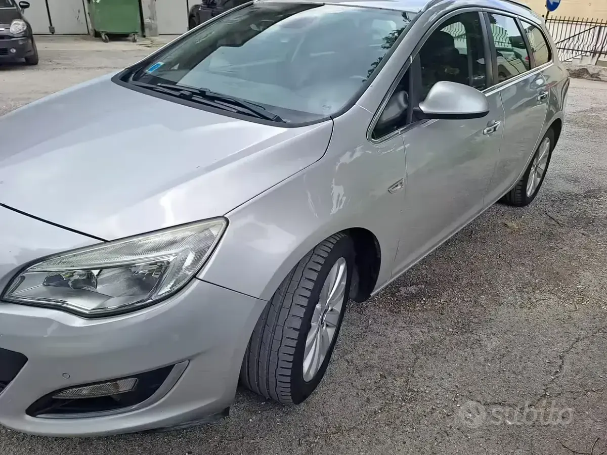 Usata Opel Astra Sport 131 CV (96 kW) 2013 Grigio Station wagon