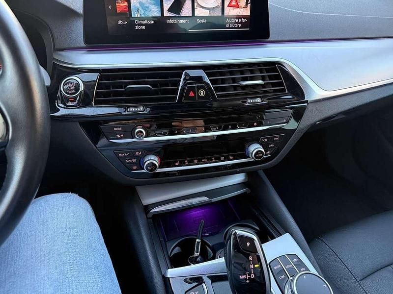 Begagnad BMW 518 Luxury Line 136 HK (100 kW) 2020 Svart Sedan