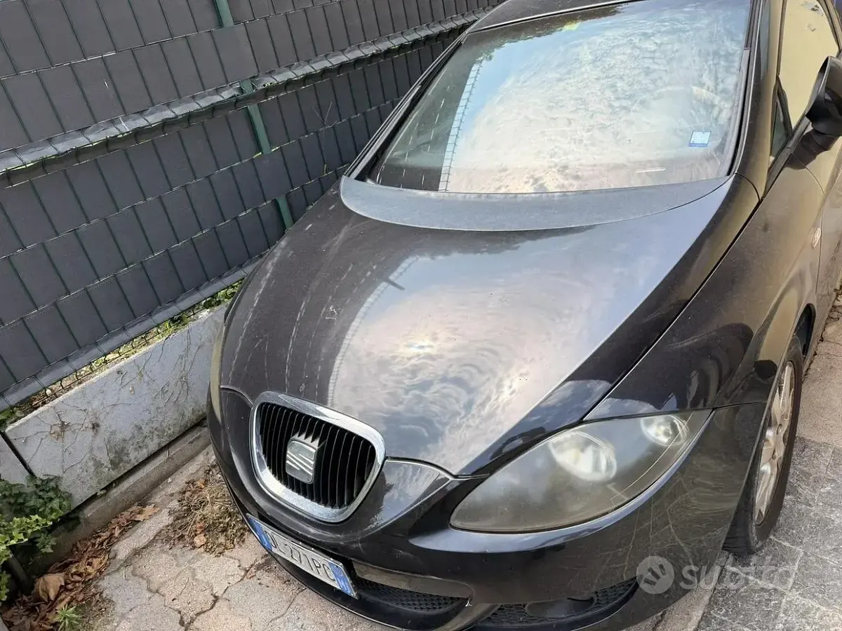Usata Seat Leon 105 CV (77 kW) 2007 Nero Utilitaria