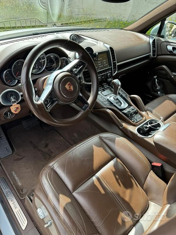 Usata 2015 Porsche Cayenne SUV | 22.500 € (Cara) - Immagine 1/4