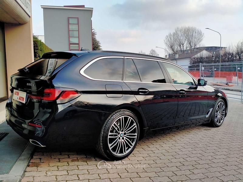 Usata BMW 520 M Sport 190 CV (139 kW) 2022 Black sapphire metallic Station wagon