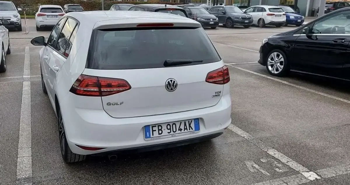 Usata VW Golf VII Highline 105 CV (77 kW) 2015 Berlina