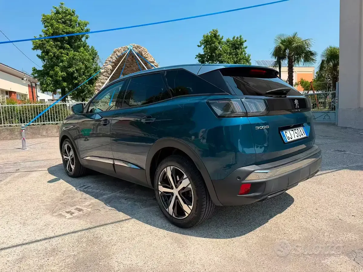 Usata Peugeot 3008 131 CV (96 kW) 2022 Verde SUV