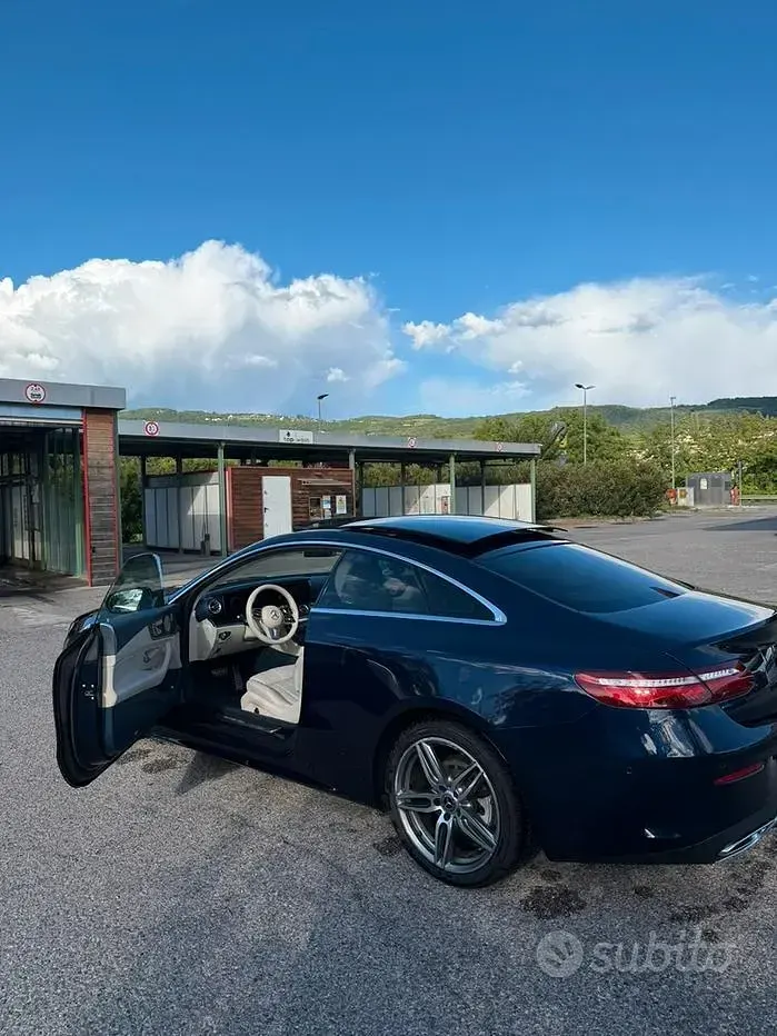Usata Mercedes E220 194 CV (142 kW) 2020 Blu Coupé