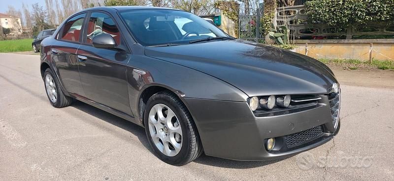 Usata Alfa Romeo 159 Distinctive 119 CV (87 kW) 2008 Grigio Berlina