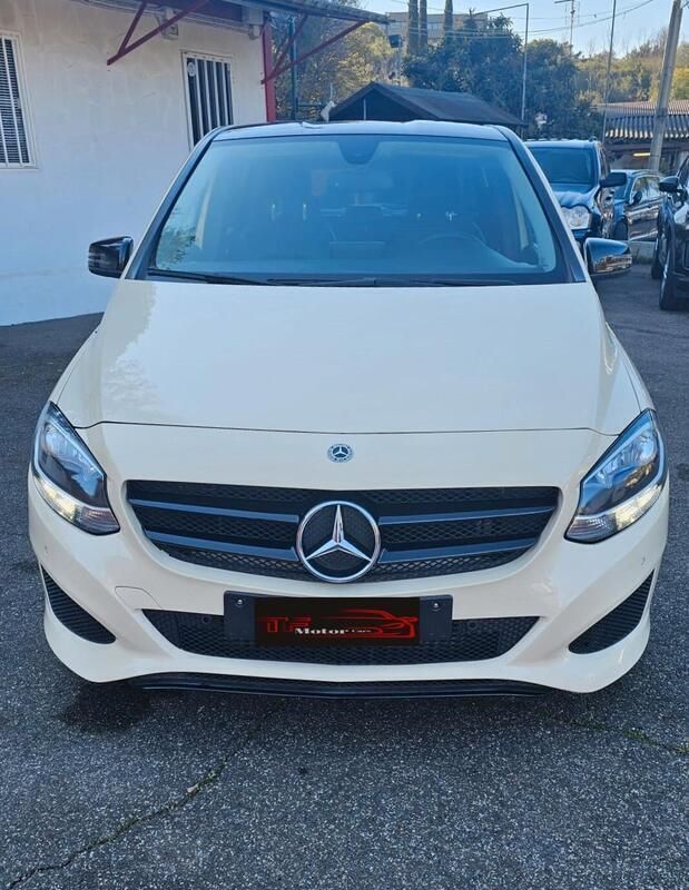 Begagnad Mercedes B200 Premium 136 HK (100 kW) 2017 Beige Minibuss