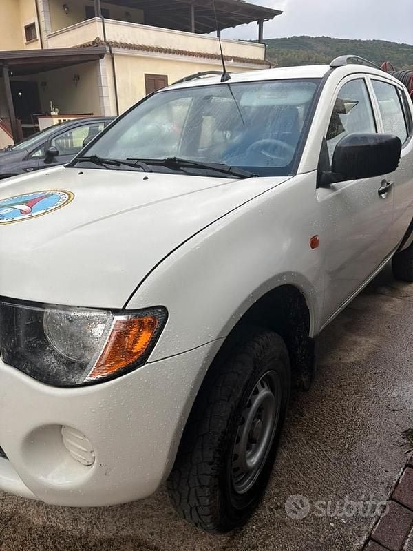 Usata Mitsubishi L200 136 CV (100 kW) 2009 Bianco Pick-up