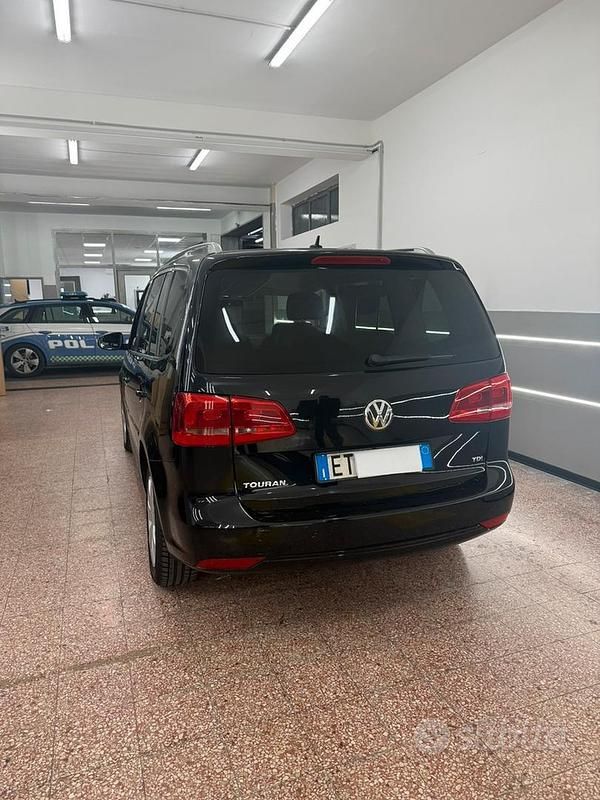 Usata VW Touran 105 CV (77 kW) 2013 Nero Monovolume