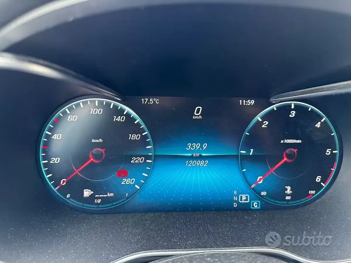 Usata Mercedes C300 AMG line 245 CV (180 kW) 2019 Blu Coupé