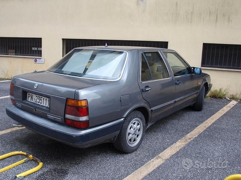 Usata Lancia Thema 166 CV (122 kW) 1986 Grigio Berlina