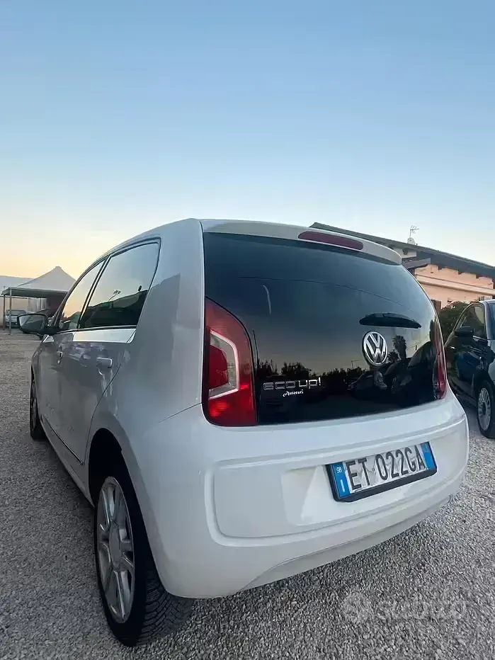 Usata VW up! Move 68 CV (50 kW) 2013 Bianco Utilitaria