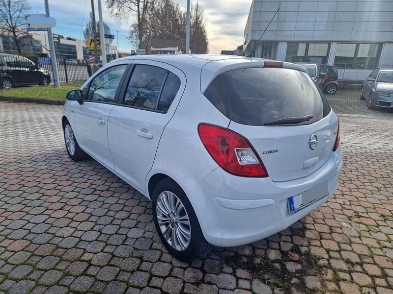 Usata Opel Corsa 86 CV (63 kW) 2012 Bianco Berlina