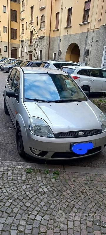 Gebraucht Ford Fiesta 75 PS (55 kW) 2003 Grau Kleinwagen