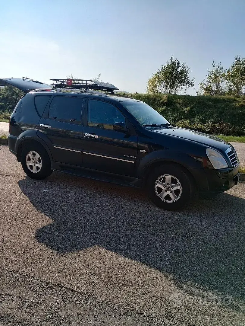 Usata SsangYong Rexton 165 CV (121 kW) 2006 Nero SUV