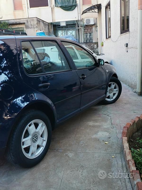 Usata VW Golf IV 90 CV (66 kW) 2001 Berlina