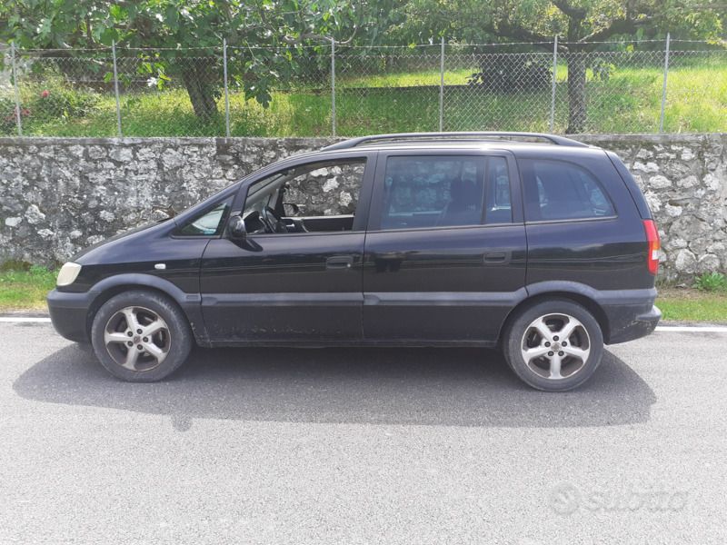 Nero Usata 2002 Opel Zafira Monovolume | 400 € (Super prezzo) - Immagine 1/4