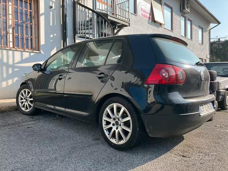 Usata VW Golf V 2004 Utilitaria
