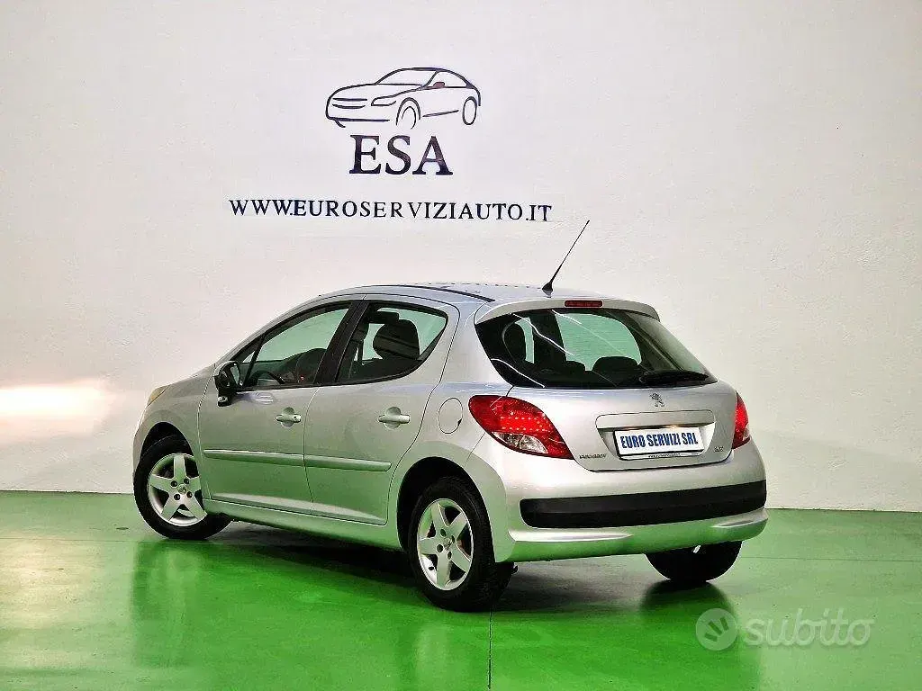 Usata Peugeot 207 Access 68 CV (50 kW) 2012 Argento Berlina