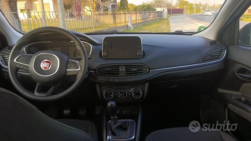 Usata Fiat Tipo Lounge 95 CV (69 kW) 2018 Blu Berlina