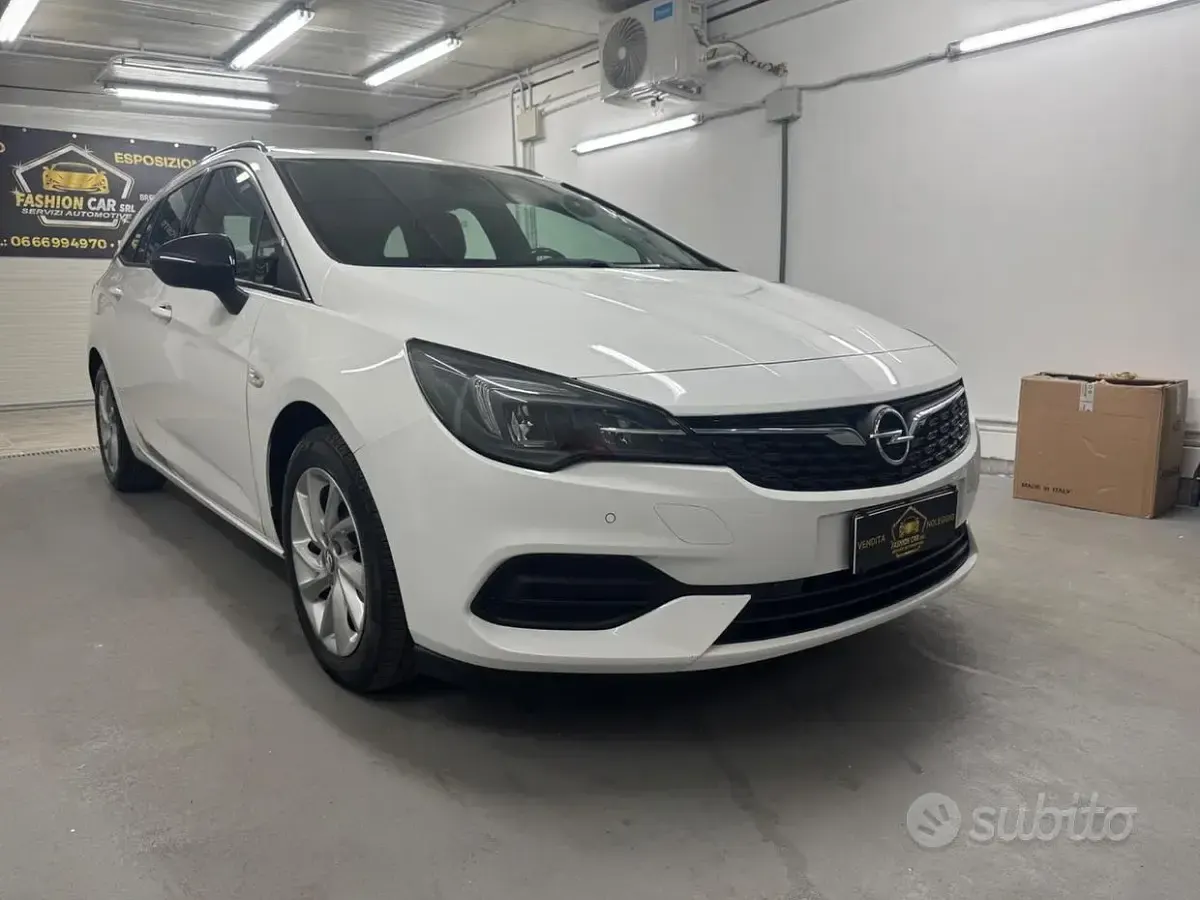 Usata Opel Astra Sport 131 CV (96 kW) 2022 Bianco Utilitaria