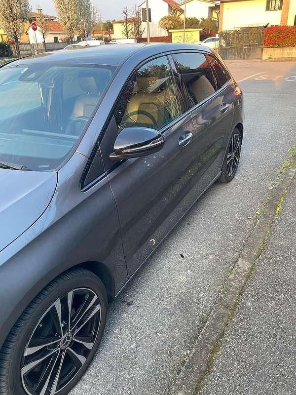 Usata Mercedes B180 116 CV (85 kW) 2019 Grigio Utilitaria