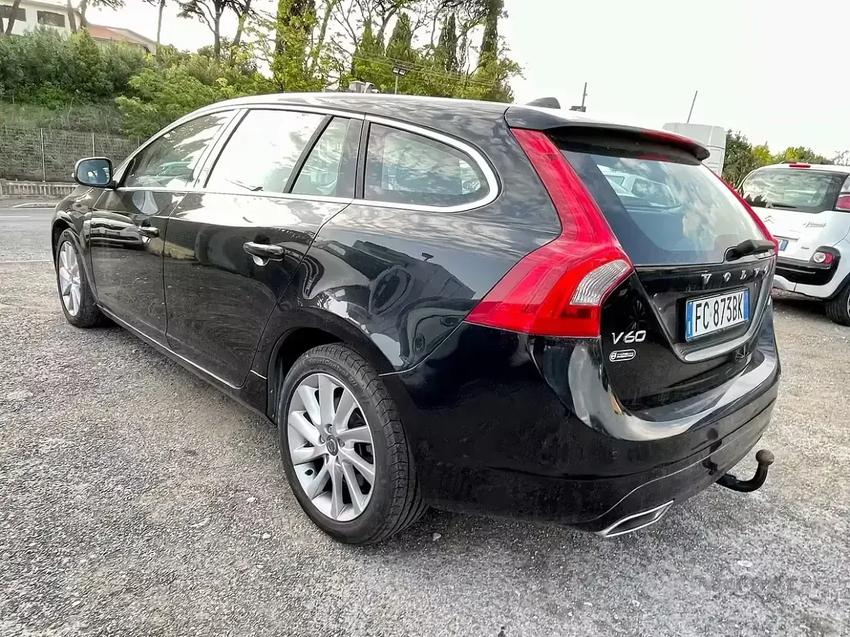 Usata Volvo V60 181 CV (133 kW) 2014 Nero Station wagon