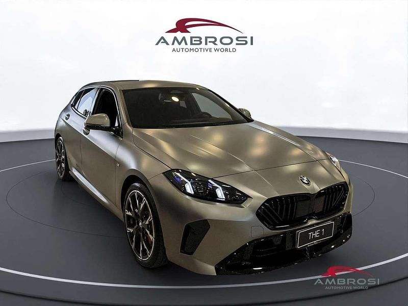 Nuova BMW 120 M Sport 163 CV (119 kW) 2025 Frozen pure grey metallizzato Utilitaria