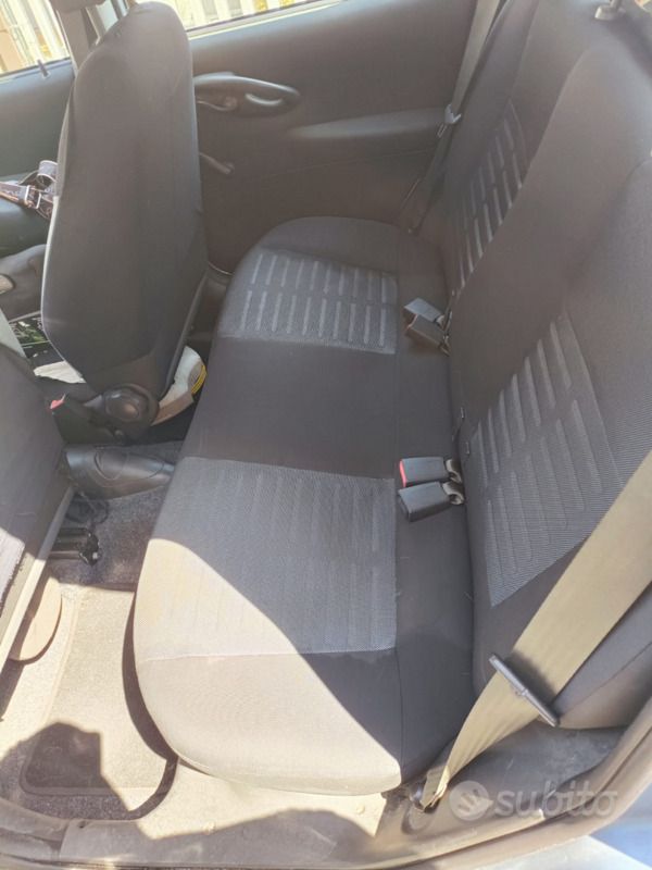 Usata 2009 Fiat Punto Classica Due volumi | 2000 € (Buon prezzo) - Immagine 1/4