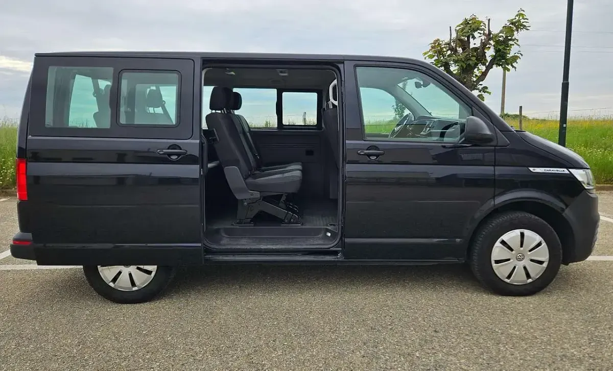 Begagnad VW Caravelle Trendline 150 HK (110 kW) 2023 Svart Van