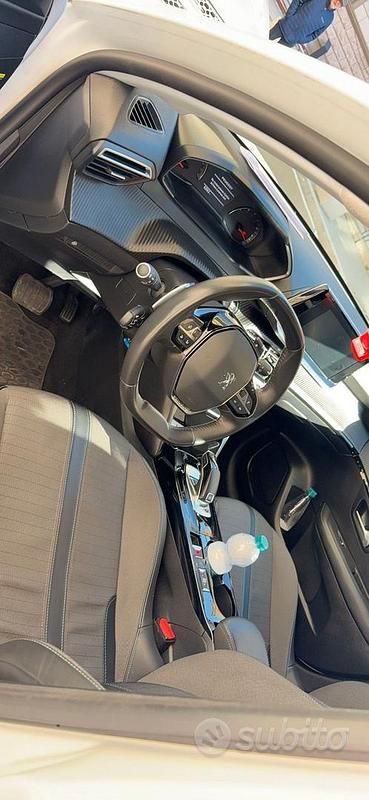 Usata Peugeot 208 GT 102 CV (75 kW) 2021 Bianco Utilitaria