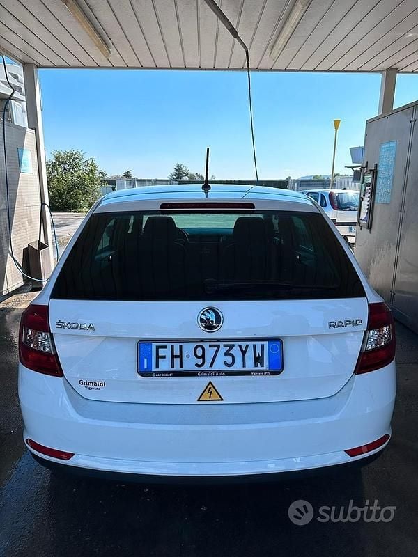 Usata Skoda Rapid 122 CV (89 kW) 2018 Bianco Berlina