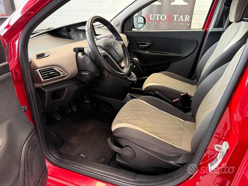 Gebraucht Lancia Ypsilon 69 PS (50 kW) 2016 Rot Kleinwagen