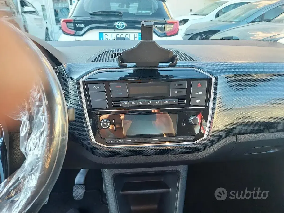 Usata VW up! 65 CV (47 kW) 2021 Grigio Utilitaria