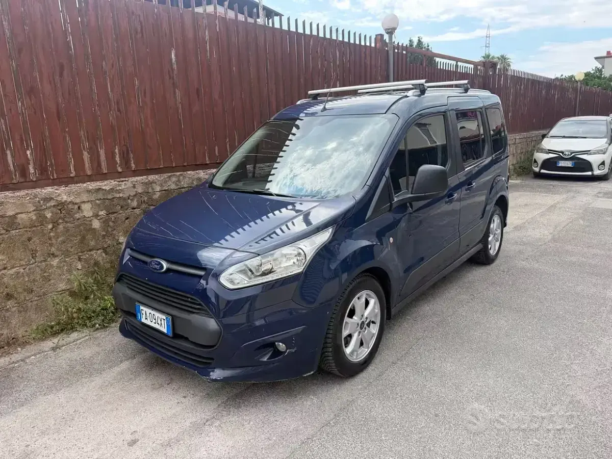 Usata Ford Tourneo Connect Titanium 116 CV (85 kW) 2015 Blu Monovolume